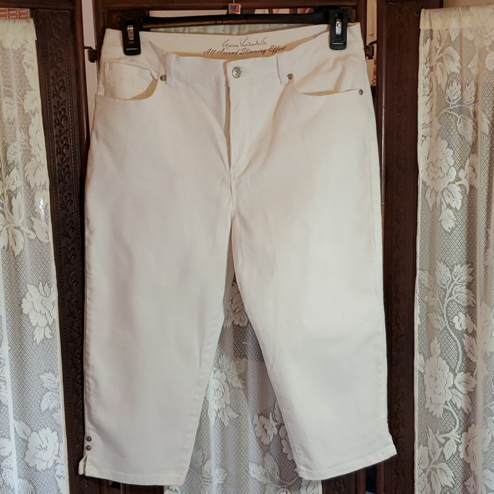 White Jean Capri